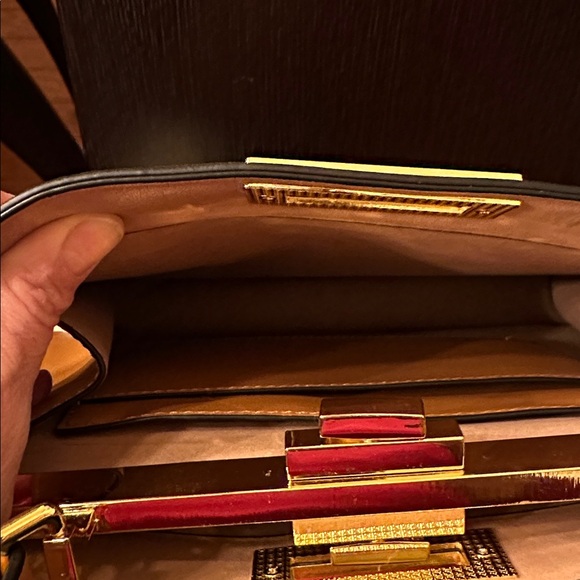 Elegant Tan Woven Handbag - Picture 7 of 9